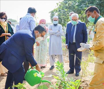 Aga Khan Education Service, Pakistan: Alumni Enhance the Local School Environment